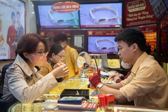 Giá vàng hôm nay 1/4: Giá vàng trong nước và thế giới tăng nối dài chuỗi kỷ lục