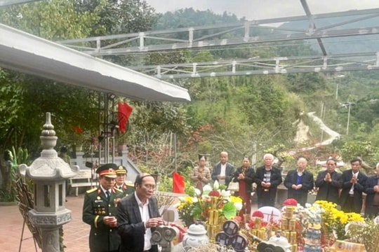 Hội Hỗ trợ gia đình liệt sĩ tỉnh Nghệ An dâng hương tưởng nhớ các anh hùng liệt sĩ