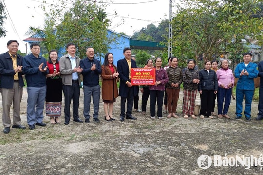 Quế Phong hỗ trợ hơn 860 triệu đồng mua trâu, bò giống cho người dân