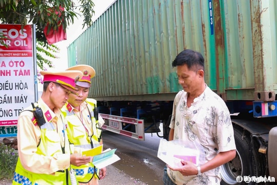 Căn cứ dừng phương tiện tham gia giao thông đường bộ để kiểm tra, kiểm soát