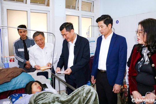 Sở Giáo dục và Đào tạo thăm hỏi 2 cô giáo bị tai nạn trên cao tốc