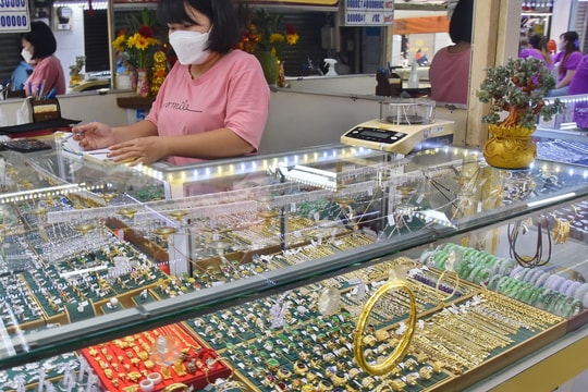 Giá vàng sáng ngày 3/4/2025: Giá vàng trong nước và thế giới tăng lập kỷ lục sau khi ông Trump áp thuế đối ứng