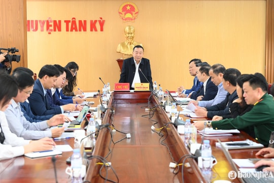 Phó Chủ tịch UBND tỉnh Nguyễn Văn Đệ làm việc với huyện Tân Kỳ về sắp xếp đơn vị hành chính