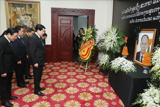 Chủ tịch nước Lương Cường viếng đồng chí Khamtay Siphandone