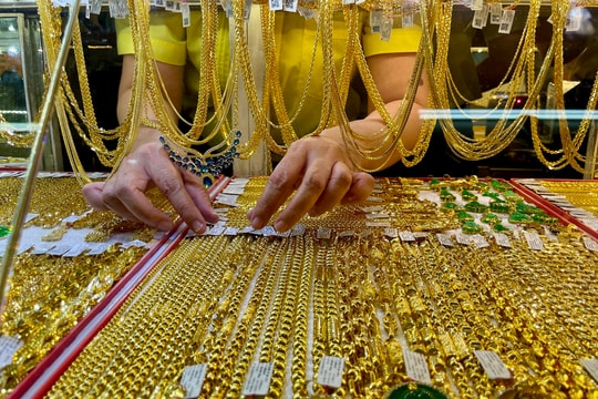 Giá vàng hôm nay 5/4/2025: Giá vàng trong nước và thế giới giảm sâu do nhà đầu tư ồ ạt bán ra để bù lỗ