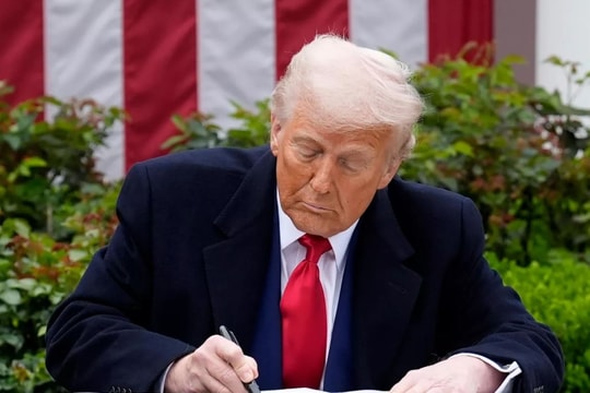 Tổng thống Trump bắt đầu đàm phán thuế quan với 3 nước