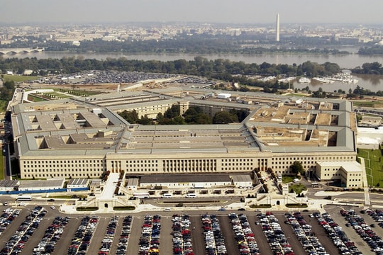 Ông Trump cảnh báo ‘nhiều thế lực xấu’, Mỹ chi kỷ lục 1.000 tỷ USD cho quốc phòng