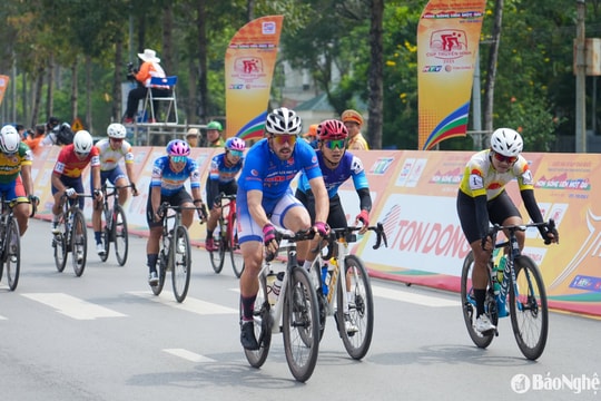 Chặng 5 cuộc đua xe đạp tranh Cúp Truyền hình "Non sông liền một dải" tại Nghệ An
