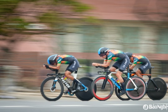 Hấp dẫn chặng đua xe đạp đồng đội tính giờ tại bãi biển Cửa Lò