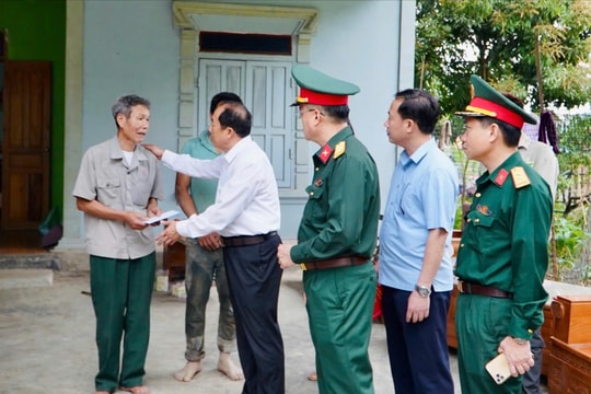 Thăm hỏi, hỗ trợ gia đình nạn nhân tử vong do sập giếng ở Tân Kỳ