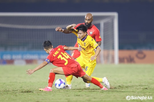 Sông Lam Nghệ An tính nước tấn công để hạ Đông Á Thanh Hóa