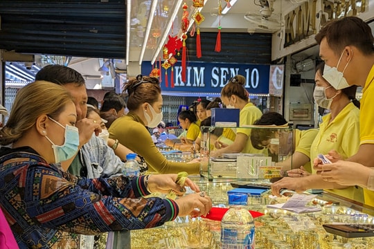 Giá vàng chiều 9/4/2025: Giá vàng trong nước và thế giới bật tăng kỷ lục do Mỹ bắt đầu áp mức thuế mới