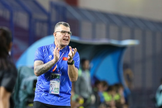 HLV Cristiano Roland : 'U17 Việt Nam đã chiến đấu bằng cả trái tim'