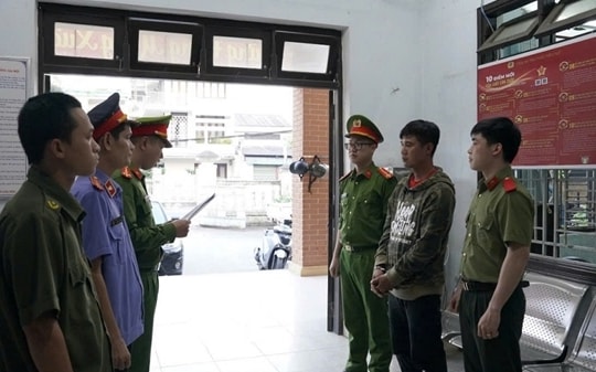 Đòi tiền không được, đánh bạn gái gây thương tích