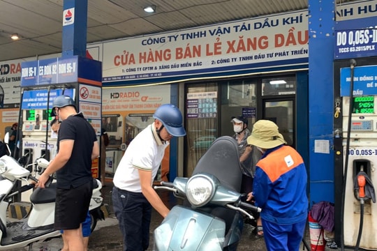 Giá xăng dầu hôm nay 12/4/2025: Giá dầu thế giới tiếp tục giảm