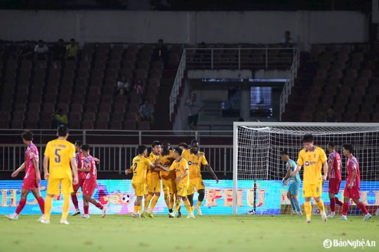 Sông Lam Nghệ An và nỗi buồn mất điểm trên sân khách