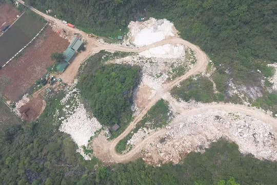 Bất an dưới chân mỏ đá Lèn Bút