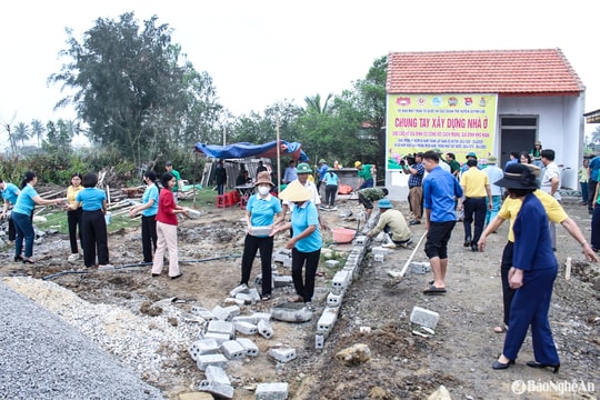 Nghệ An: Gấp rút 'chiến dịch' 90, 120 ngày đêm xây sửa nhà cho người nghèo