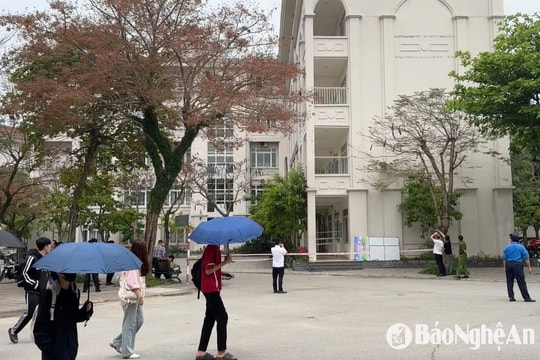 Nghệ An: Lan can rơi từ tầng 4 xuống khiến 3 nữ sinh nhập viện