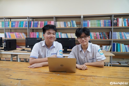 Hai nam sinh Nghệ An mang khát vọng trẻ, niềm tự hào Việt Nam đến nước Mỹ