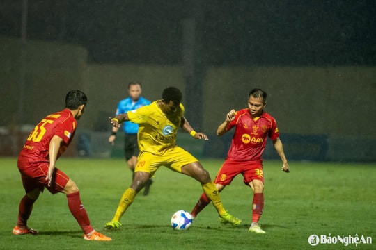 Vòng 19 V.League 2024/2025: Khốc liệt cuộc chiến trụ hạng