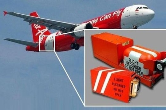 Hộp đen trên máy bay ghi lại những gì?