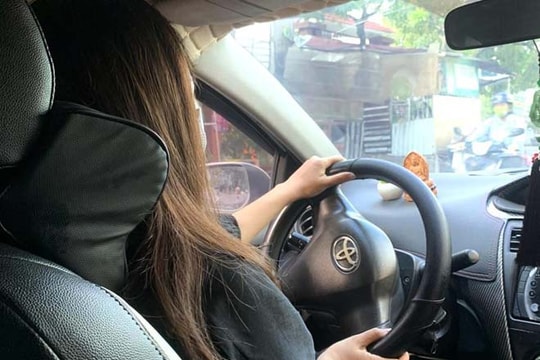 Mẹo hạn chế tình trạng đổ mồ hôi lưng khi lái xe