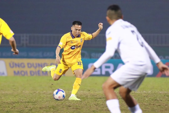 Đẳng cấp của Khắc Ngọc trong màu áo Sông Lam Nghệ An