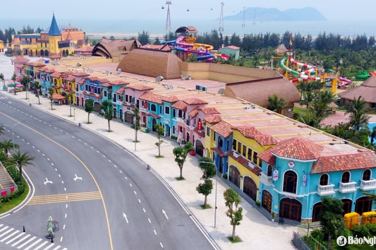 Phố biển Cửa Lò rực rỡ trước ngày khai hội