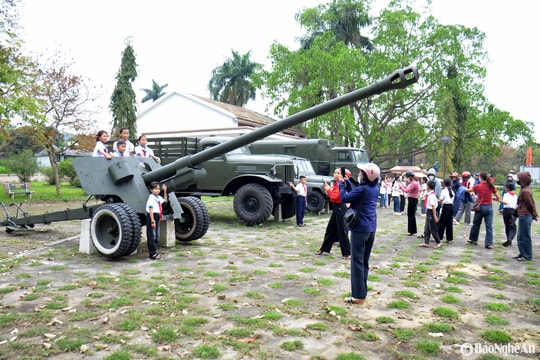 Trưng bày phương tiện, vũ khí trong kháng chiến chống Mỹ tại Cột mốc số 0 - đường Hồ Chí Minh
