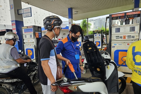 Giá xăng dầu hôm nay 18/4/2025: Tăng lên mức cao nhất trong hai tuần