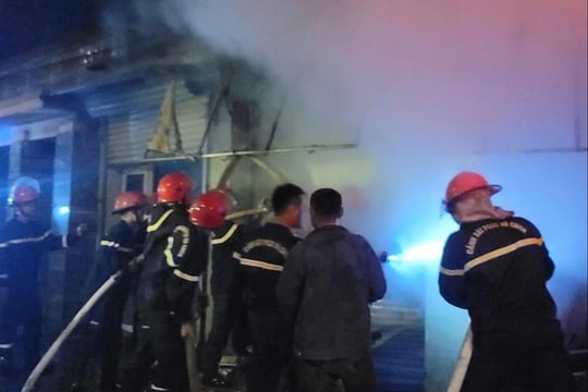 Cháy lớn tại nhà dân ở TP. Vinh
