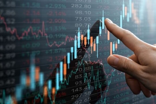 Cổ phiếu cần quan tâm ngày 18/4: Năng lượng khởi sắc, giao dịch nội bộ sôi động