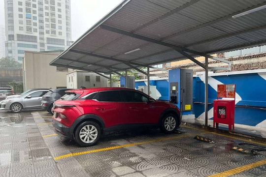 Mẹo an toàn khi dừng, đỗ và sạc xe điện nơi công cộng