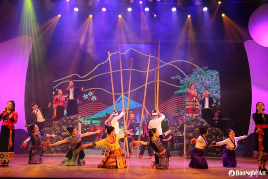 Đặc sắc Chương trình nghệ thuật “50 năm đại thắng - 54 dân tộc một nhà”