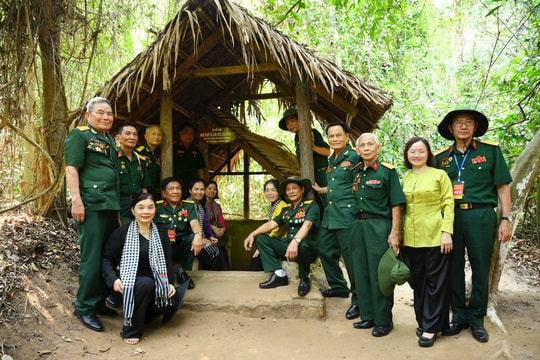Cựu chiến binh Nghệ An từng tham gia Chiến dịch Hồ Chí Minh xúc động thăm lại chiến trường xưa