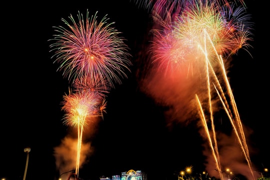 Rực rỡ pháo hoa khai trương du lịch biển Cửa Lò