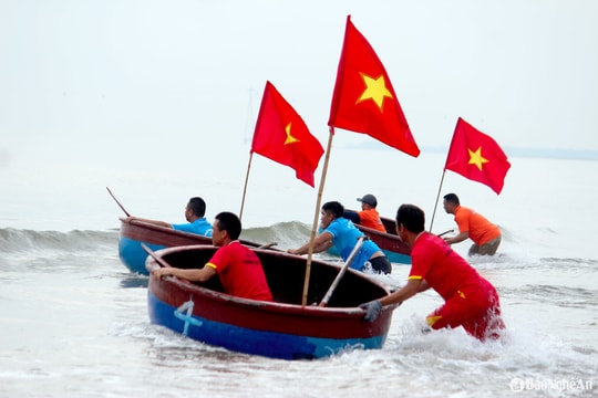 Phường Nghi Thủy giành giải Nhất giải đua thuyền mủng chào mừng du lịch biển Cửa Lò