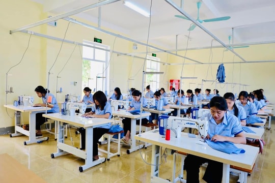 Infographic: 2 đối tượng được rút Bảo hiểm xã hội 1 lần từ tháng 7/2025