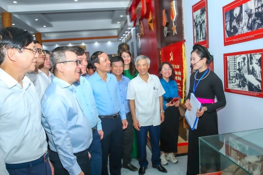 Hội Nhà báo Việt Nam tổ chức chương trình 'Về nguồn' tại ATK Định Hóa – Thái Nguyên