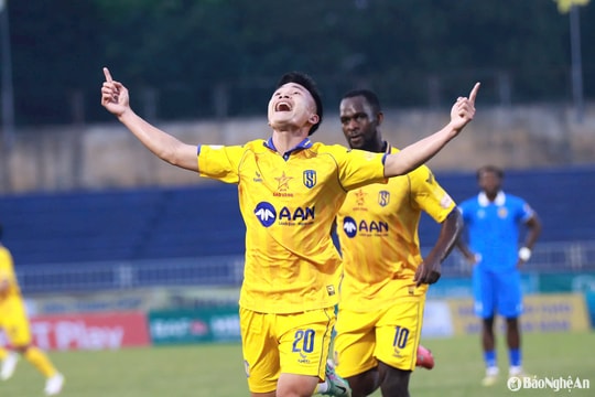 Sông Lam Nghệ An và hành trình trụ hạng đầy chông gai