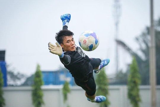 Thủ môn Bùi Tiến Dũng hoá người hùng; Bại tướng của U17 Việt Nam vô địch châu Á