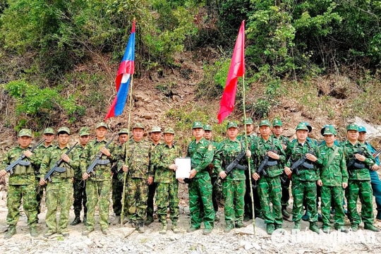 Tuần tra song phương bảo vệ biên giới Việt Nam - Lào dịp lễ 30/4