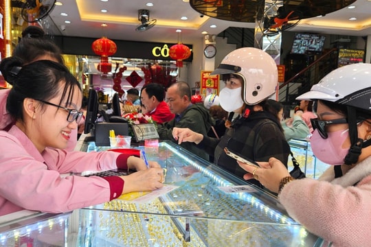 Giá vàng hôm nay 23/4/2025: Giá vàng trong nước và thế giới tăng mạnh tạo kỷ lục mới