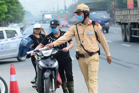 Cảnh sát giao thông được quyền kiểm tra những giấy tờ nào khi dừng phương tiện?