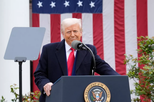 Tổng thống Trump công bố kế hoạch giảm thuế lên hàng hóa Trung Quốc