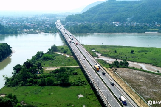 Ngắm 5 cây cầu thế kỷ bắc qua sông Lam, kết nối 'miền ví, giặm' Nghệ An - Hà Tĩnh