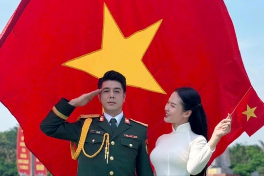 Người dân Nghệ An lưu giữ những khoảnh khắc đẹp tại Quảng trường Hồ Chí Minh trước đại lễ 30/4