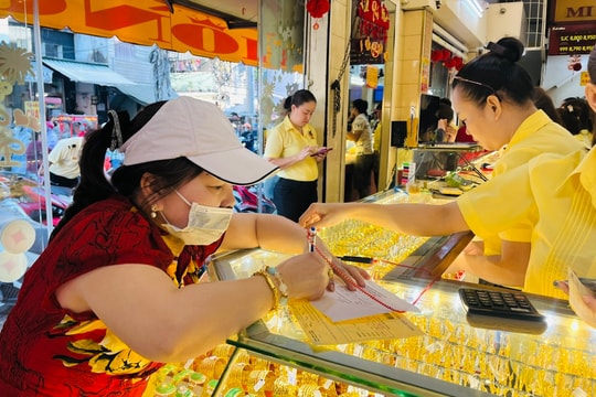 Giá vàng hôm nay 27/4/2025: Giá vàng trong nước và thế giới có tuần giảm đầu tiên trong tháng 4