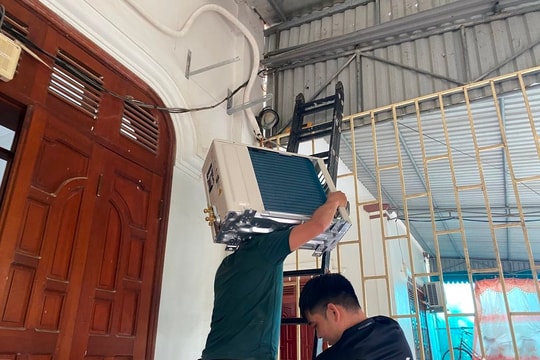 Nghệ An: 'Cháy' thợ điều hòa